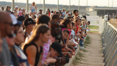 retama crowd